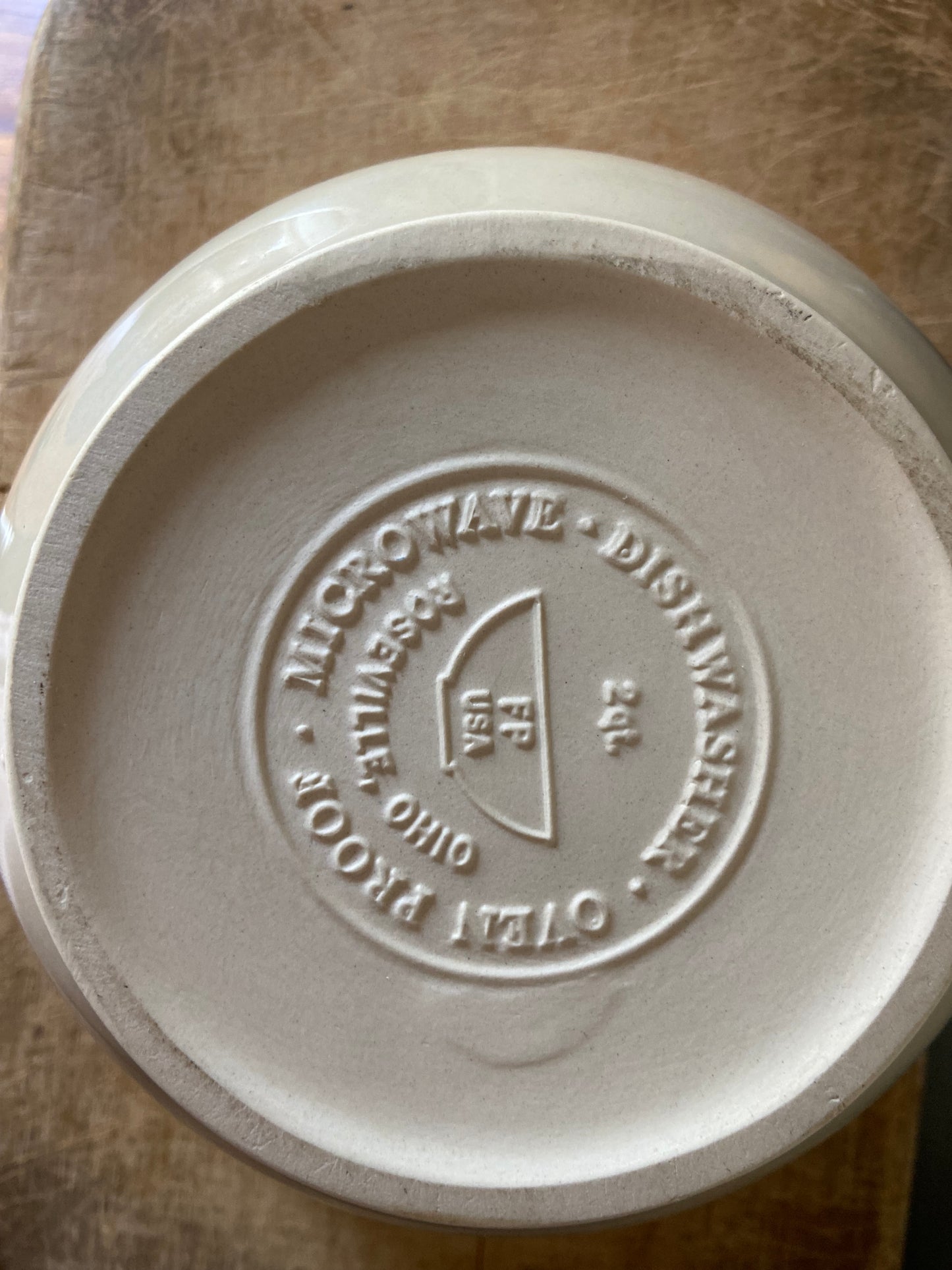 Roseville Ohio Nesting bowls (set of 2)